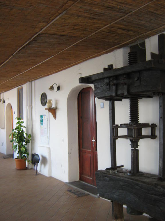 Leni Albergo Seaside מראה חיצוני תמונה