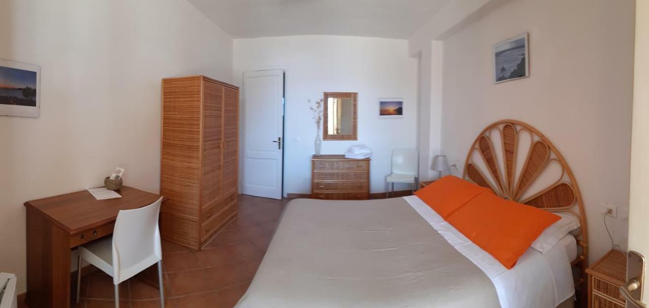 Leni Albergo Seaside מראה חיצוני תמונה